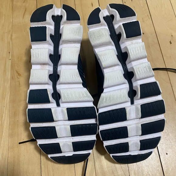 On Cloud Shoes - Picture 6 of 6